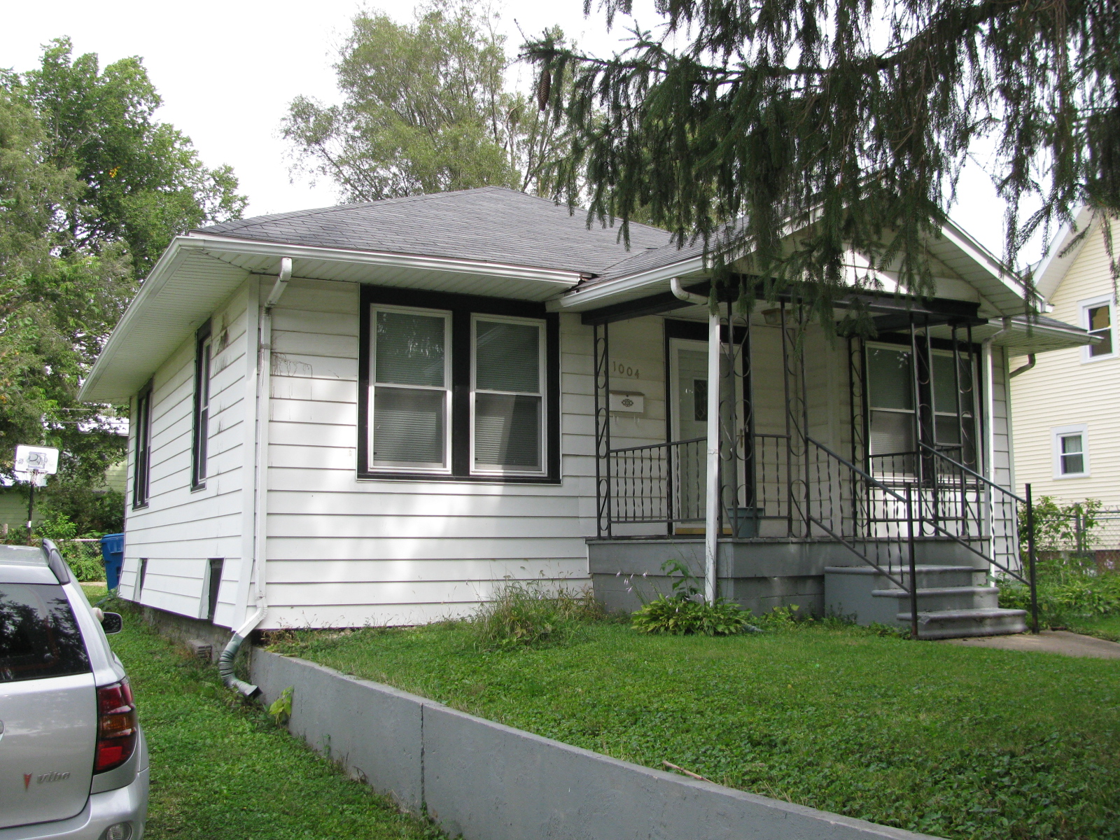 1004 W. Hill St.